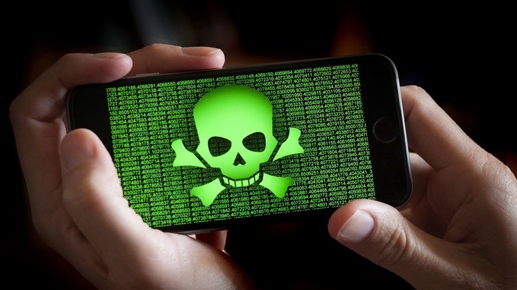 José Javier Pastor, experto en ciberseguridad, sobre la posibilidad de que los hackers accedan a la cámara de tu móvil: «IPhone es mucho más seguro que Android»