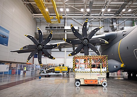 Imagen secundaria 1 - Muñoz (Airbus): «La OTAN necesita comunicaciones seguras y el A400M tendrá banda ancha y será un escudo aéreo»