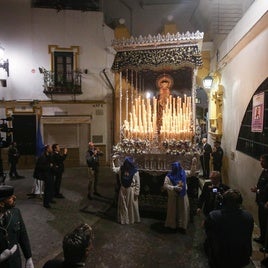 La Virgen de Montserrat, a su paso por el Arco del Postigo