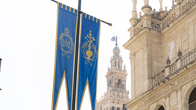Los nuevos gallardetes para la procesión de la Virgen de los Reyes