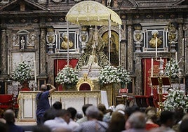 Sevilla se vuelca con la Virgen de los Reyes en la víspera de su salida