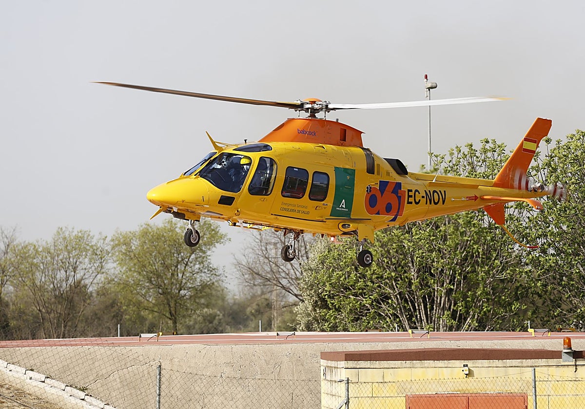 Un helicóptero del 061 en una evacuación