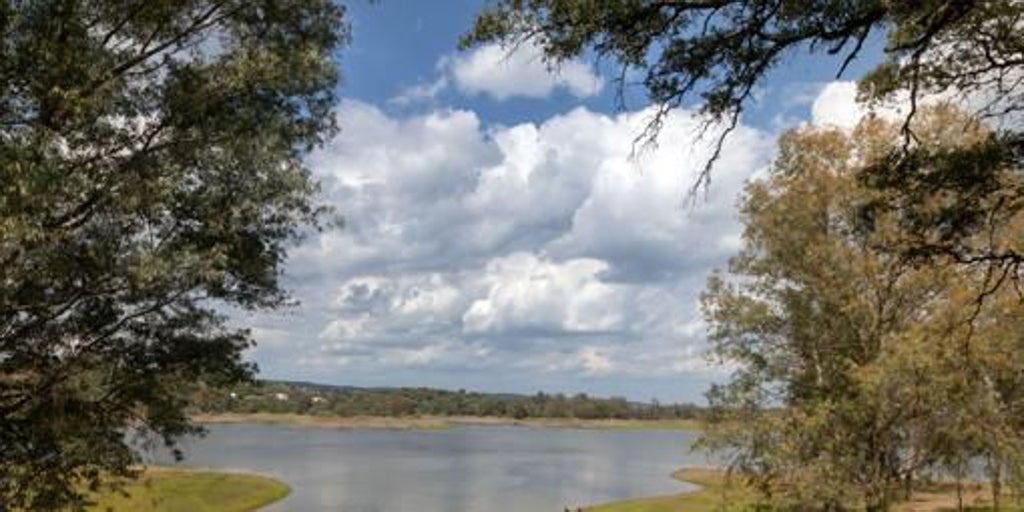 Buscan a un varón desaparecido en los Lagos del Serrano de Guillena tras sumergirse en el agua
