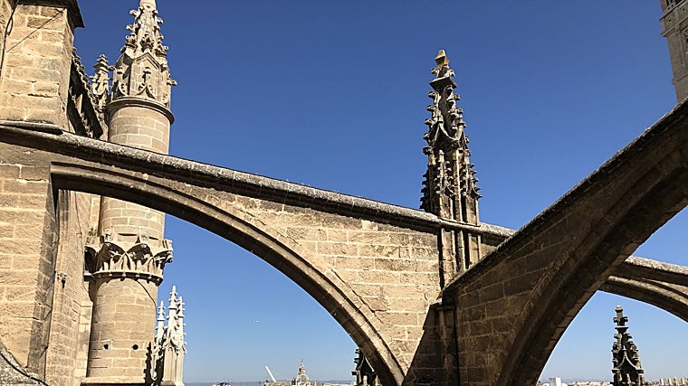 Arbotantes de la Catedral de Sevilla, construidos con sillares de piedra calcarenita del Puerto de Santa Maria
