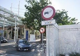 La multa de 200 euros que te pueden poner por circular por la Cartuja en Sevilla