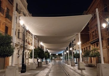 Los toldos se han comenzado a colocar en la madrugada de este viernes