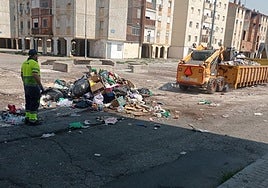 Enfado en Lipasam con Muñoz por sus críticas a la falta de limpieza en las Tres Mil Viviendas