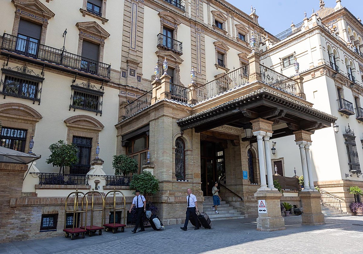Entrada del Hotel Alfonso XIII