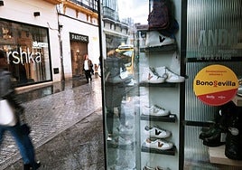 El Casco Antiguo y Triana, las zonas con más negocios adheridos al Bono Sevilla 2025