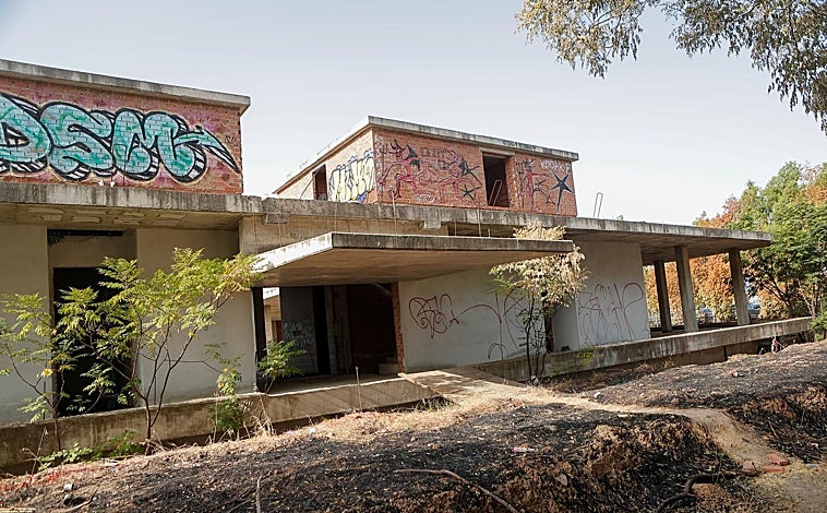 Imagen principal - La Cartuja: entre el mayor parque tecnológico y el abandono