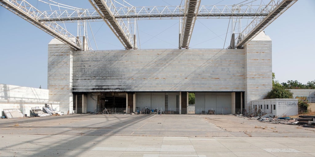 El auditorio de la Cartuja carece de vigilancia nueve meses después del incendio que pudo destruirlo