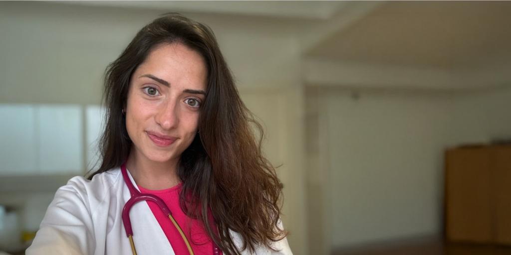 Sara Marín , doctora experta en microbiota: «Si pasas mucho tiempo en el baño con el móvil...»