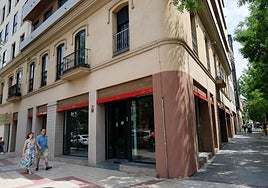 Burger King tira la toalla en Sevilla y su local de la Ronda de Capuchinos será un nuevo supermercado