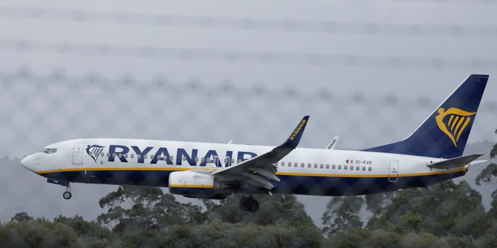 Los recortes de Ryanair impactan en Andalucía: reduce los vuelos de Sevilla a Canarias y mantiene el cierre en Jerez