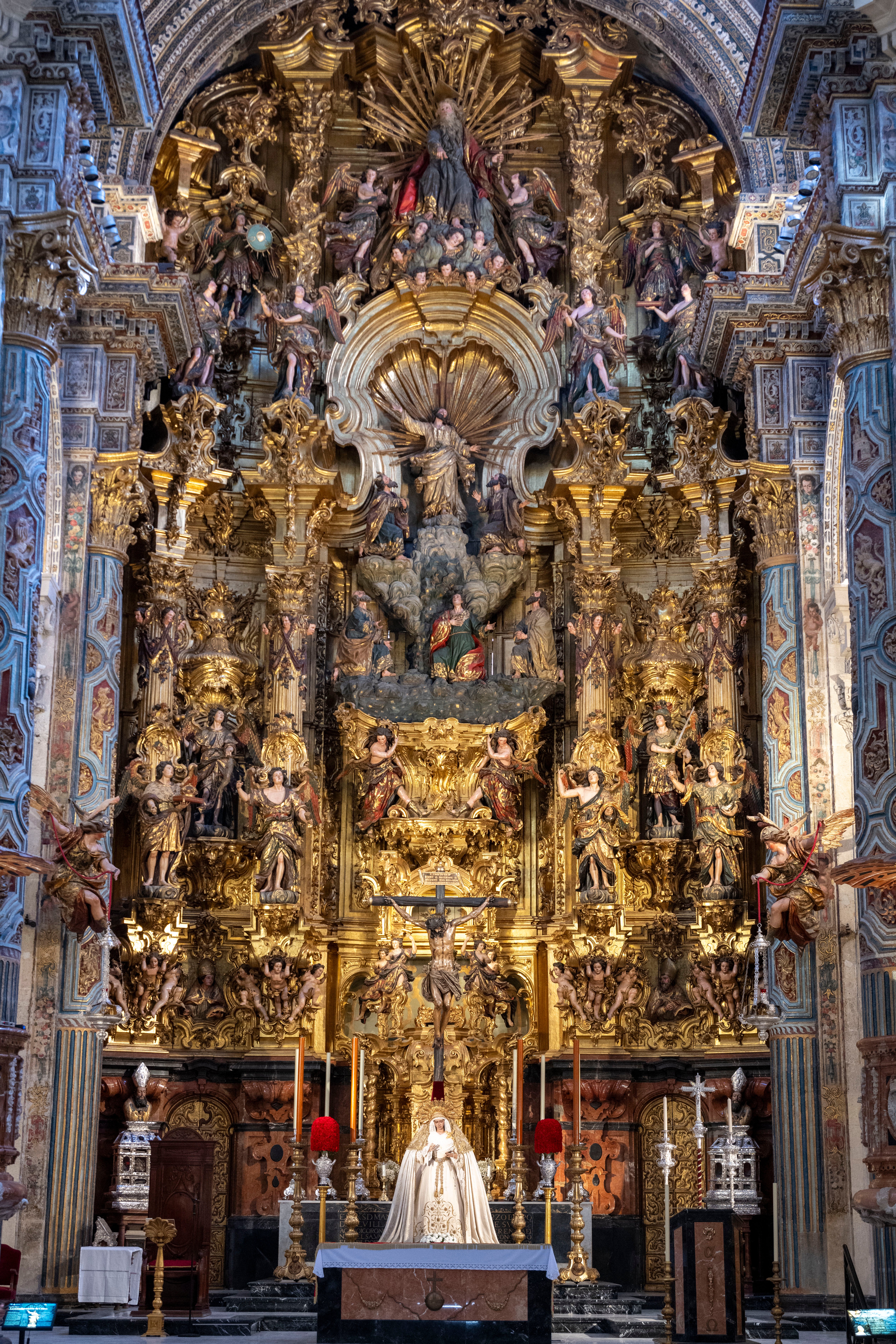 Los titulares del Amor, en el retablo mayor del Salvador