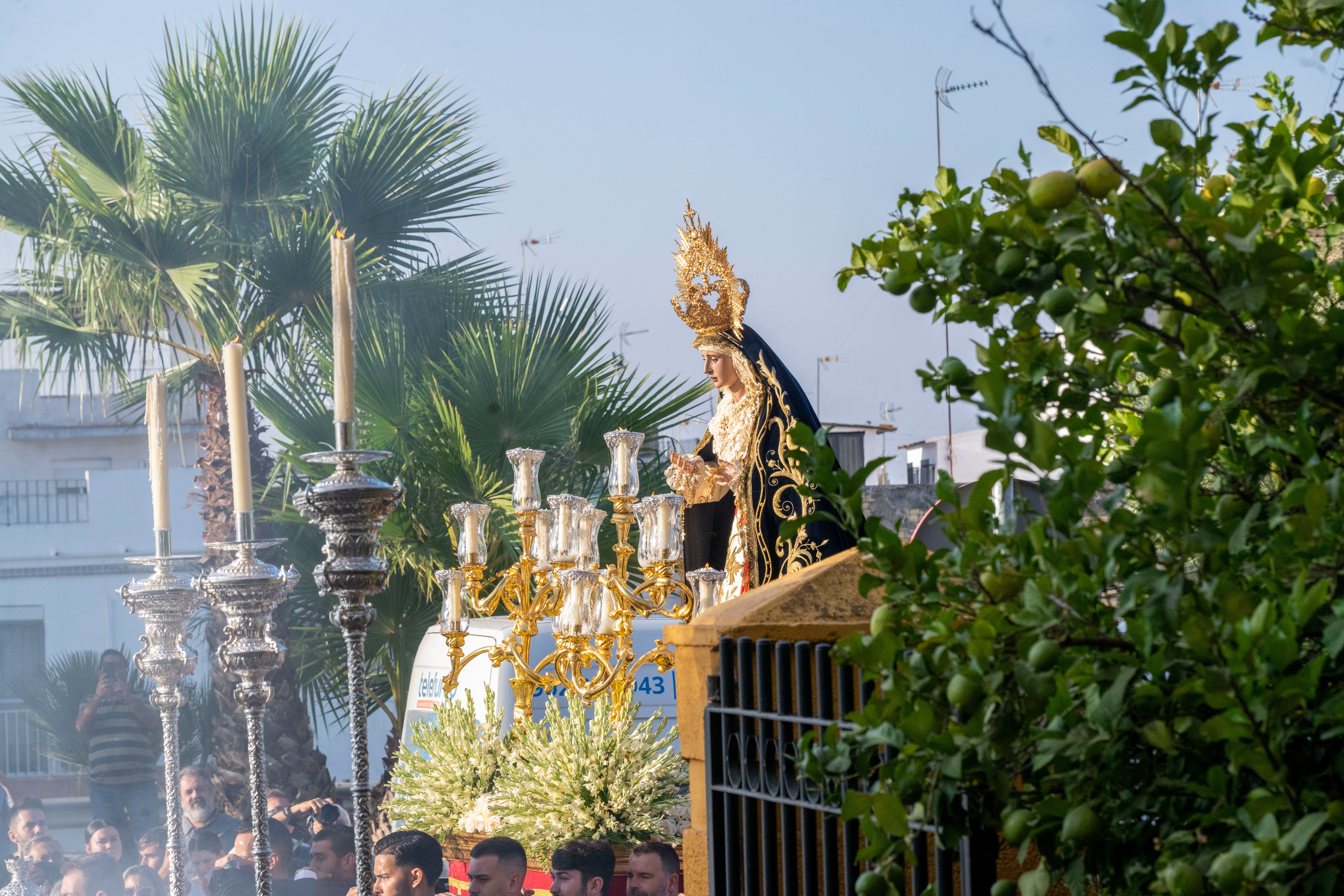 El rosario de la aurora de la Virgen de los Dolores del Cerro, en imágenes