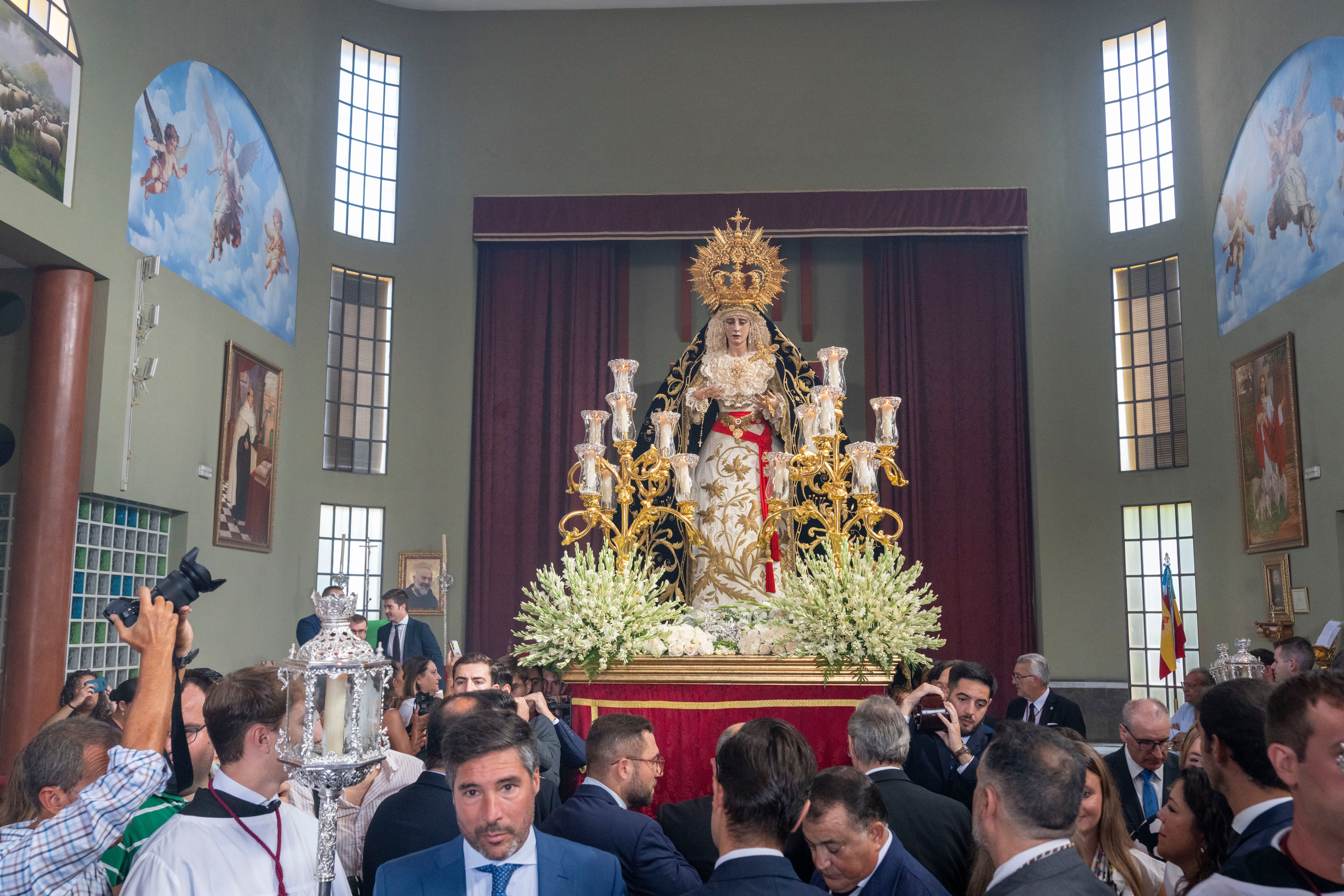 El rosario de la aurora de la Virgen de los Dolores del Cerro, en imágenes