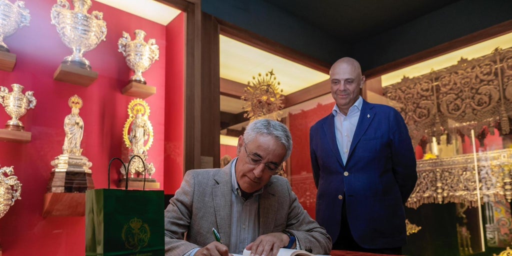 El AJEMA, Antonio Piñeiro, visita la Esperanza de Triana