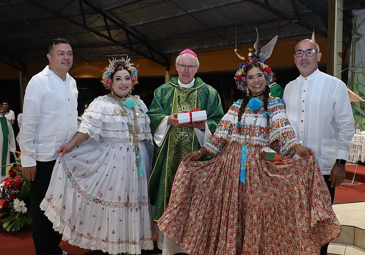 José Ángel Saiz Menese durante la Misa Típica de San Miguelito