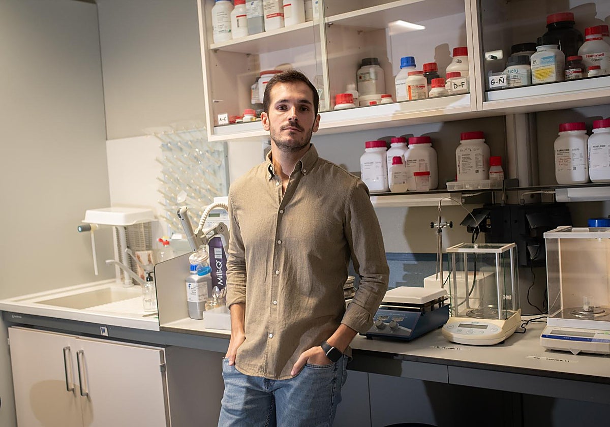 Nicolás Capelo en el Instituto de Biomedicina de Sevilla