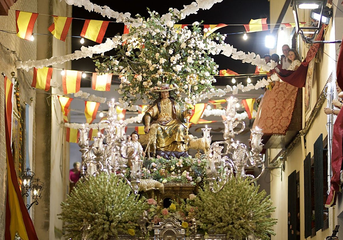 La Divina Pastora de Cantillana en su salida procesional
