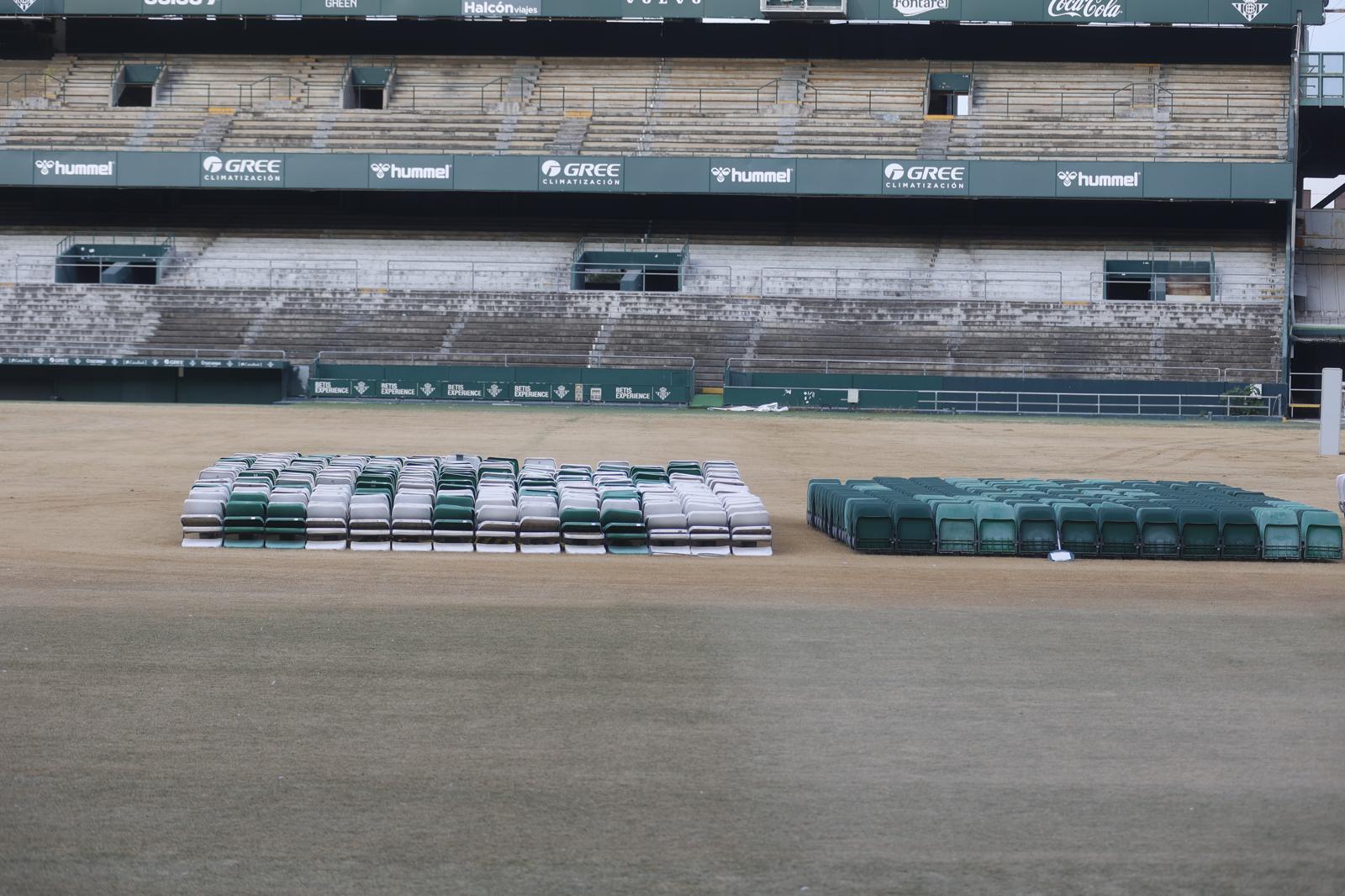 La demolición de la grada de preferencia del Benito Villamarín, en imágenes