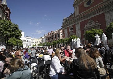 Los hosteleros de Sevilla rechazan ser «policías» de los fumadores en las terrazas