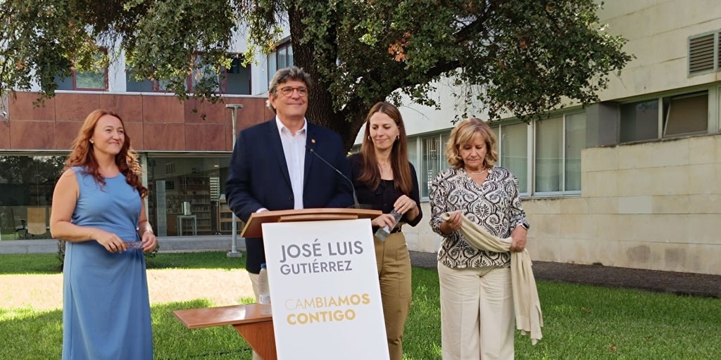 José Luis Gutiérrez se presenta a rector de la Universidad de Sevilla con dos objetivos: «Descentralización del poder y de abajo hacia arriba»