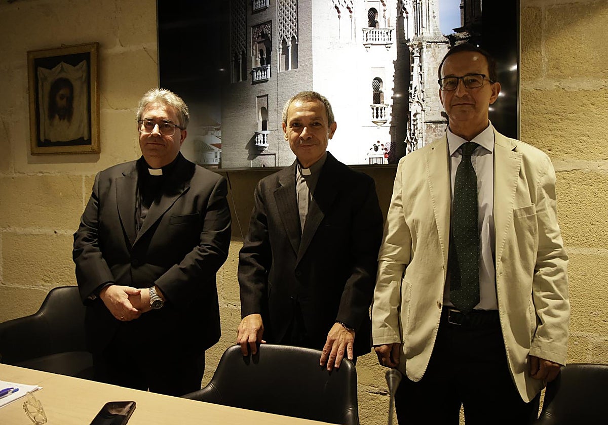 Marcelino Manzano, Manuel Sánchez y Eduardo Martínez, en la presentación de este jueves