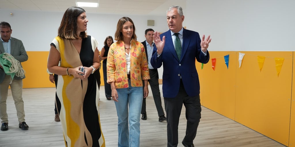 El Ayuntamiento realiza más de 600 actuaciones en los colegios de Sevilla para reducir las «eternas» listas de espera