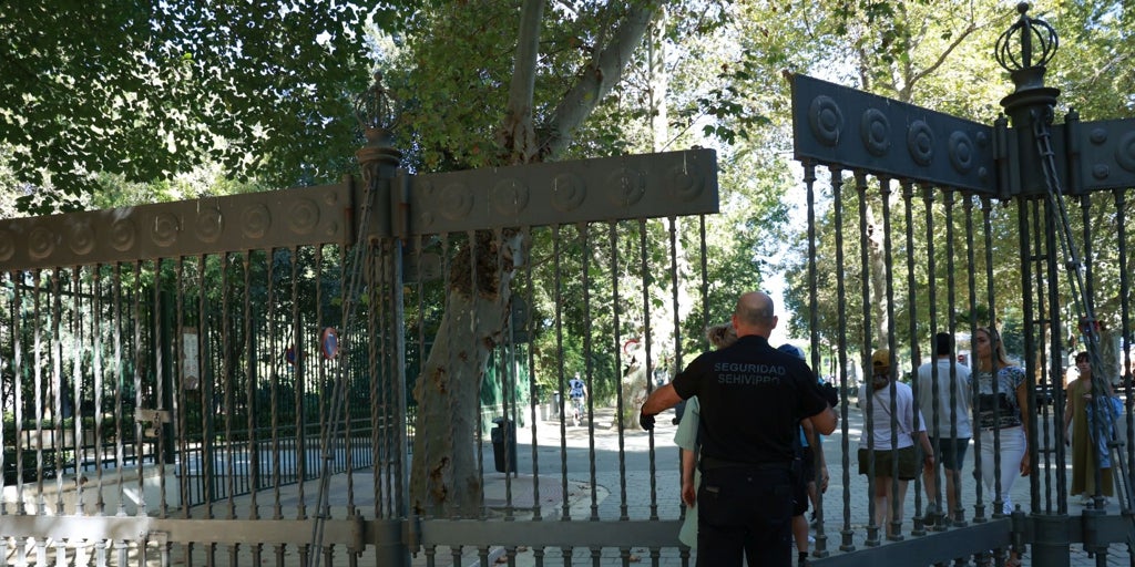 El Parque de María Luisa de Sevilla vuelve a abrir sus puertas tras el brote de gripe aviar