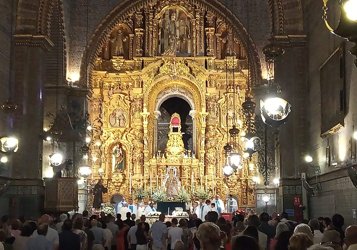 Misa en el santuario de Consolación de Utrera
