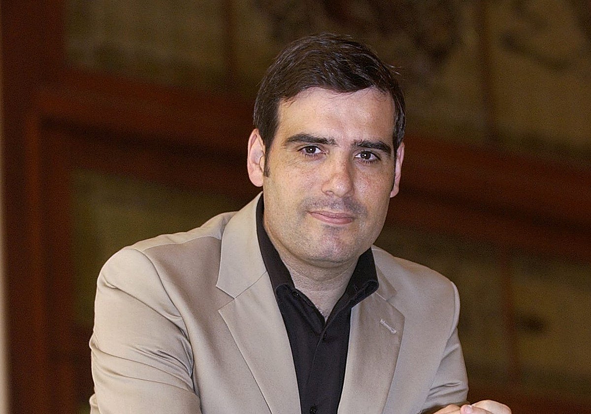 Rafael Pineda en una fotografía en el Ayuntamiento de Sevilla