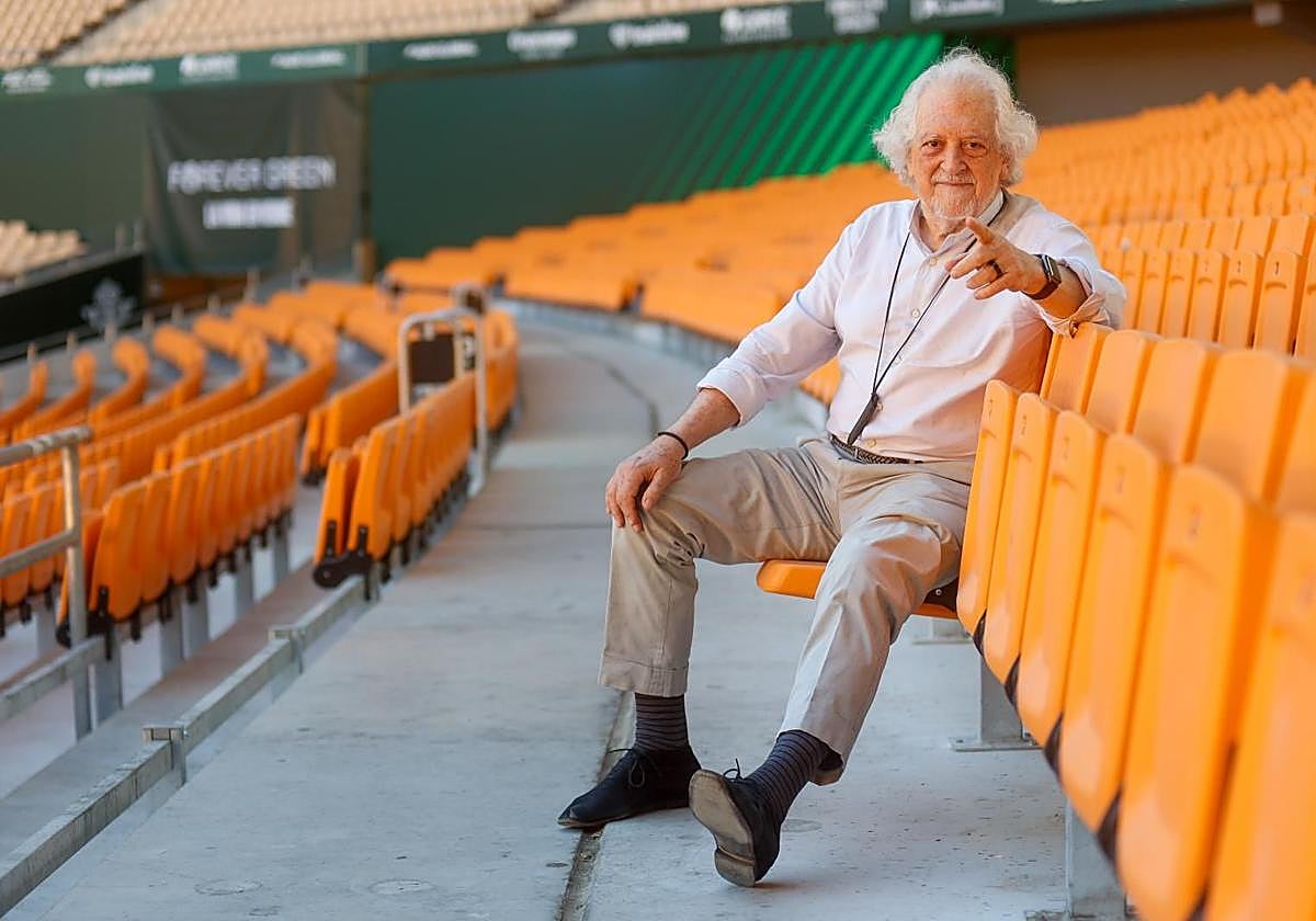 Alejandro Rojas-Marcos posa para ABC en el Estadio de la Cartuja