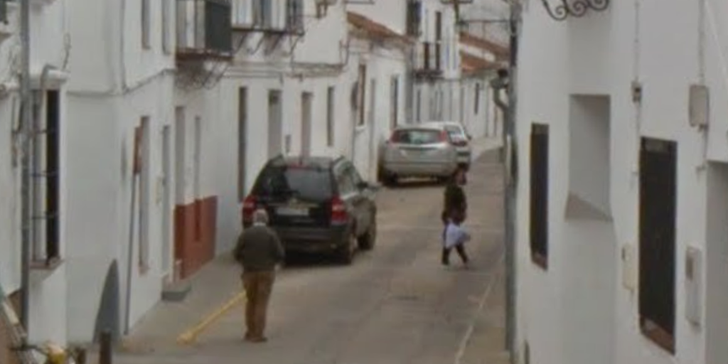 Muere una mujer y un joven resulta herido en el incendio de una vivienda en Cazalla de la Sierra
