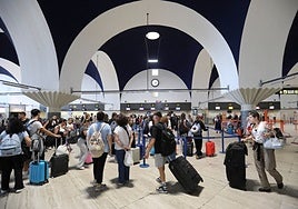 Pedro Sánchez excluye al  aeropuerto de Sevilla del plan de ampliaciones de Aena 2027-2031