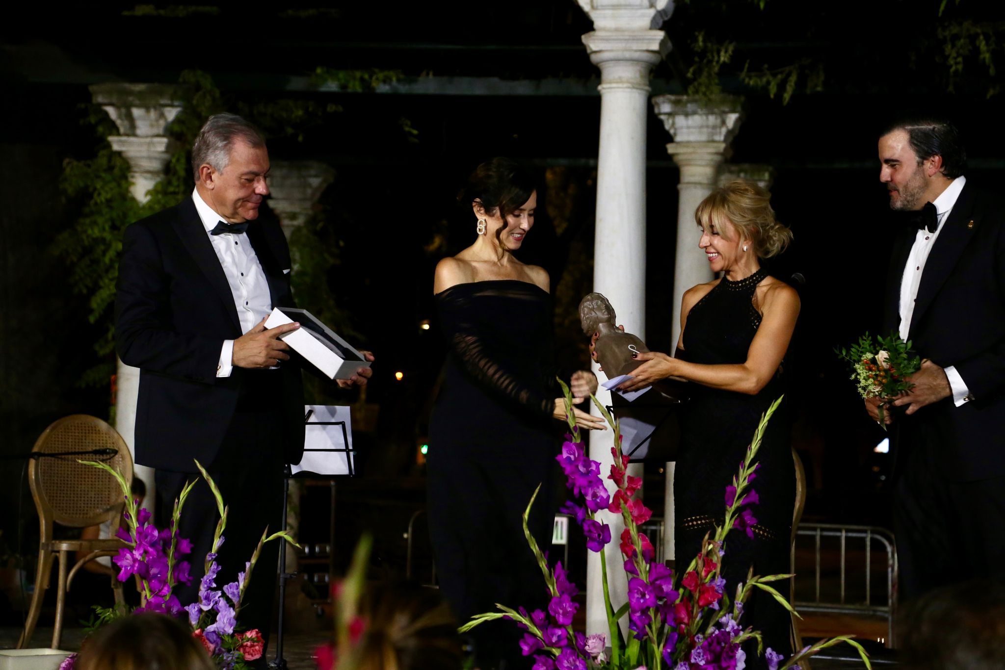 Entrega del premio a Isabel Díaz Ayuso