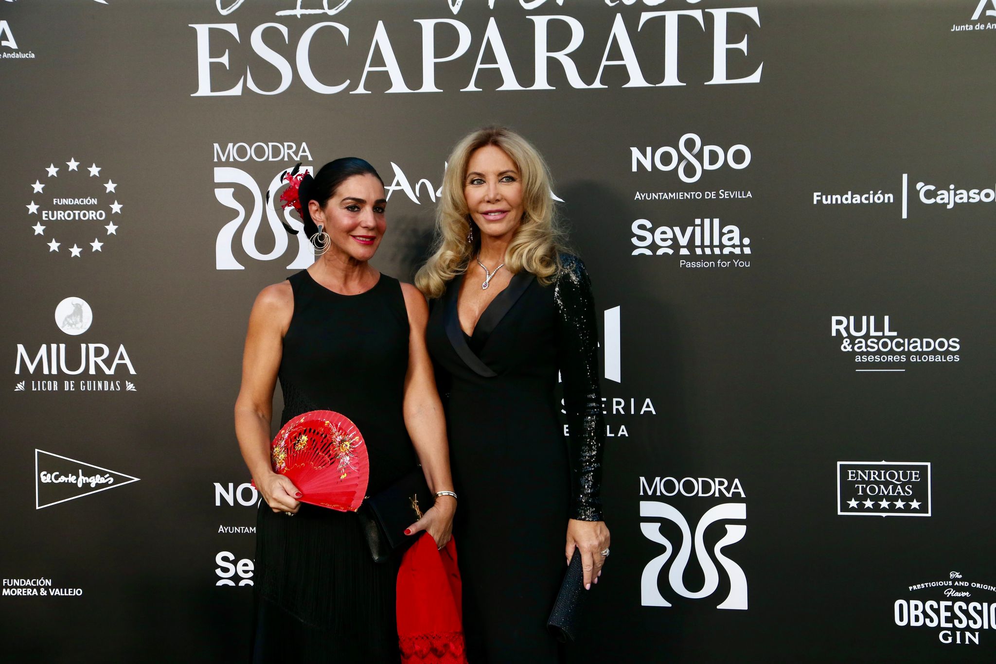 Norma Duval junto a su acompañante