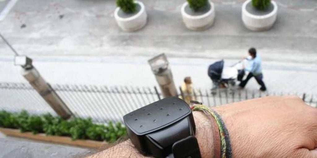 Un juez de Sevilla revela cómo un maltratador se escapó a la playa tras quitarse la pulsera defectuosa del Ministerio