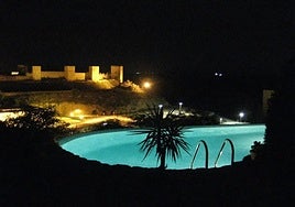 Se vende una casa 'castillo' a 20 minutos de Sevilla: tiene un restaurante y vistas impresionantes