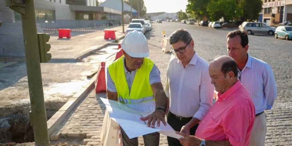 El Ayuntamiento de Sevilla renueva la red de abastecimiento del polígono Carretera Amarilla