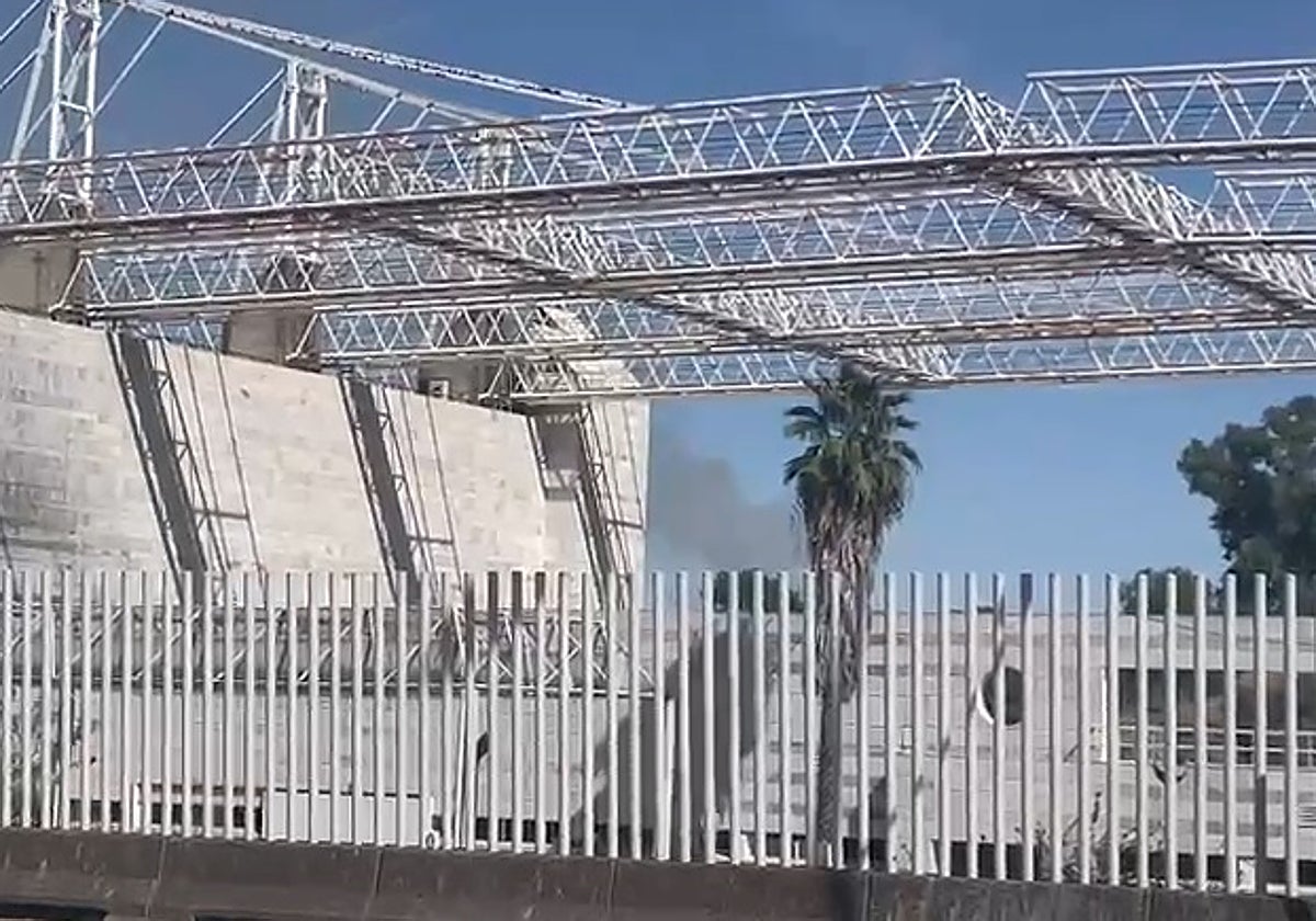 Nuevo incendio en la isla de la Cartuja de Sevilla, el tercero en una semana