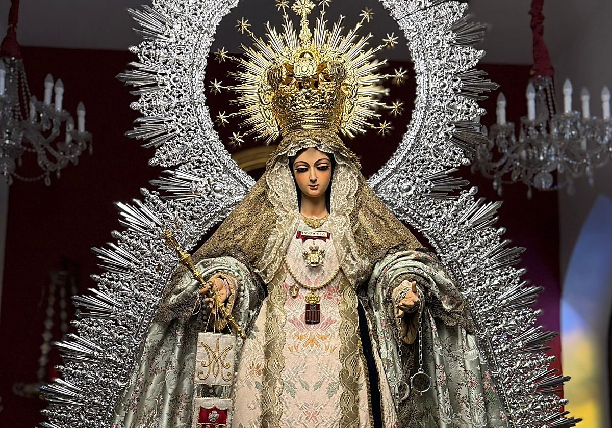 La Virgen de las Mercedes de la Puerta Real, preparada para el rosario de este pasado domingo