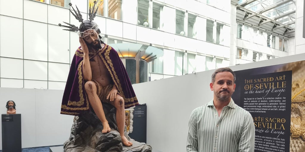 Así es la historia de Didier, un belga «trianero de corazón» que está enamorado de la Esperanza