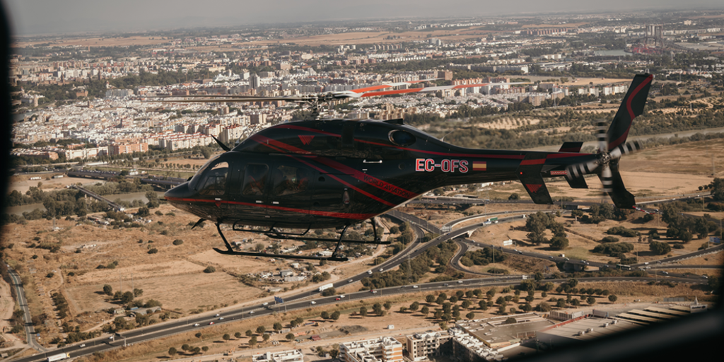 Los vuelos turísticos en helicóptero llegan a Sevilla: estos son los horarios y los precios para descubrir la ciudad desde las alturas