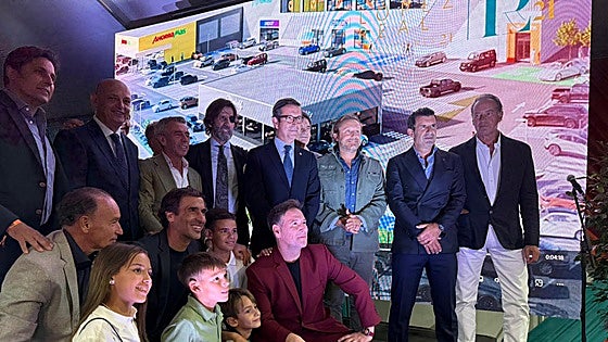 Música, humor y fuegos artificiales: el centro comercial Entrenasas se estrena a lo grande en Dos Hermanas