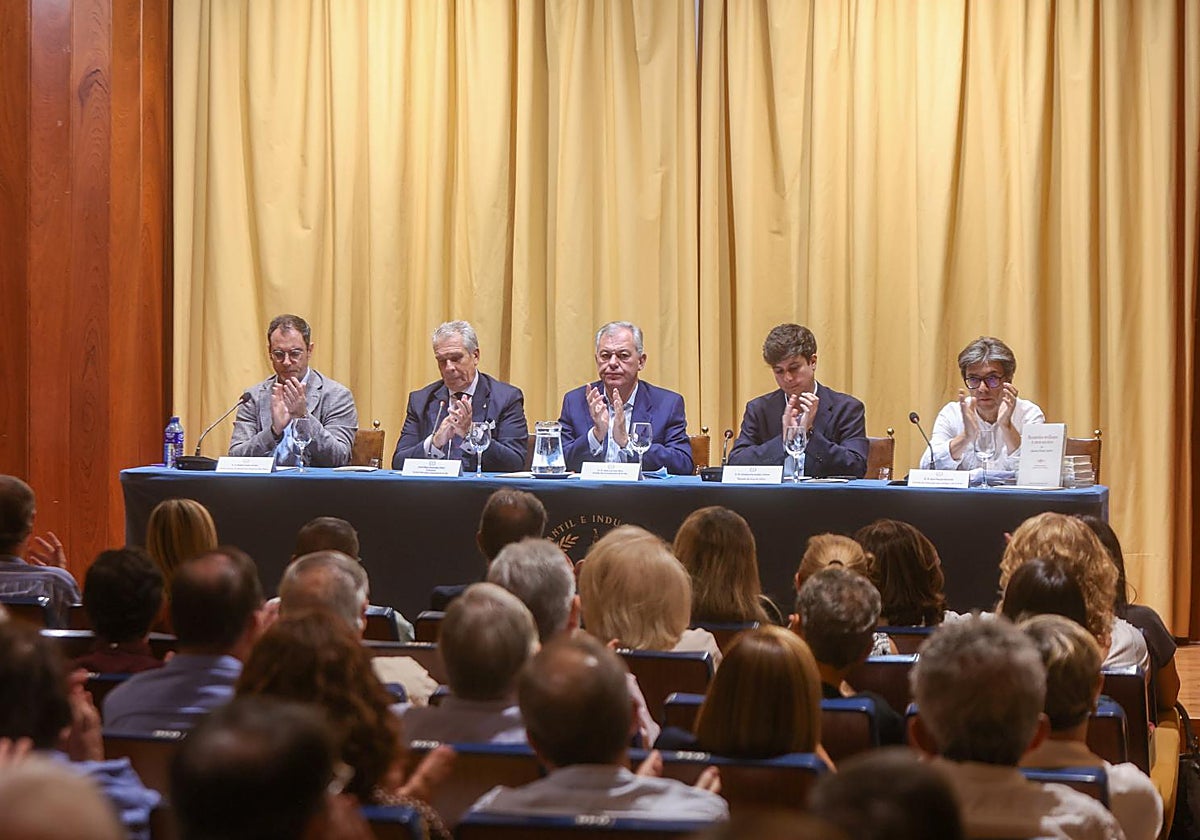 Un momento de la presentación del pregón de Antonio Rivero Taravillo