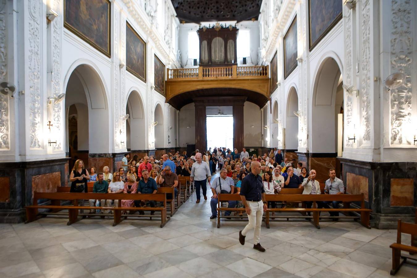 En imágenes, Los Javieres abre la iglesia de los jesuitas a Sevilla