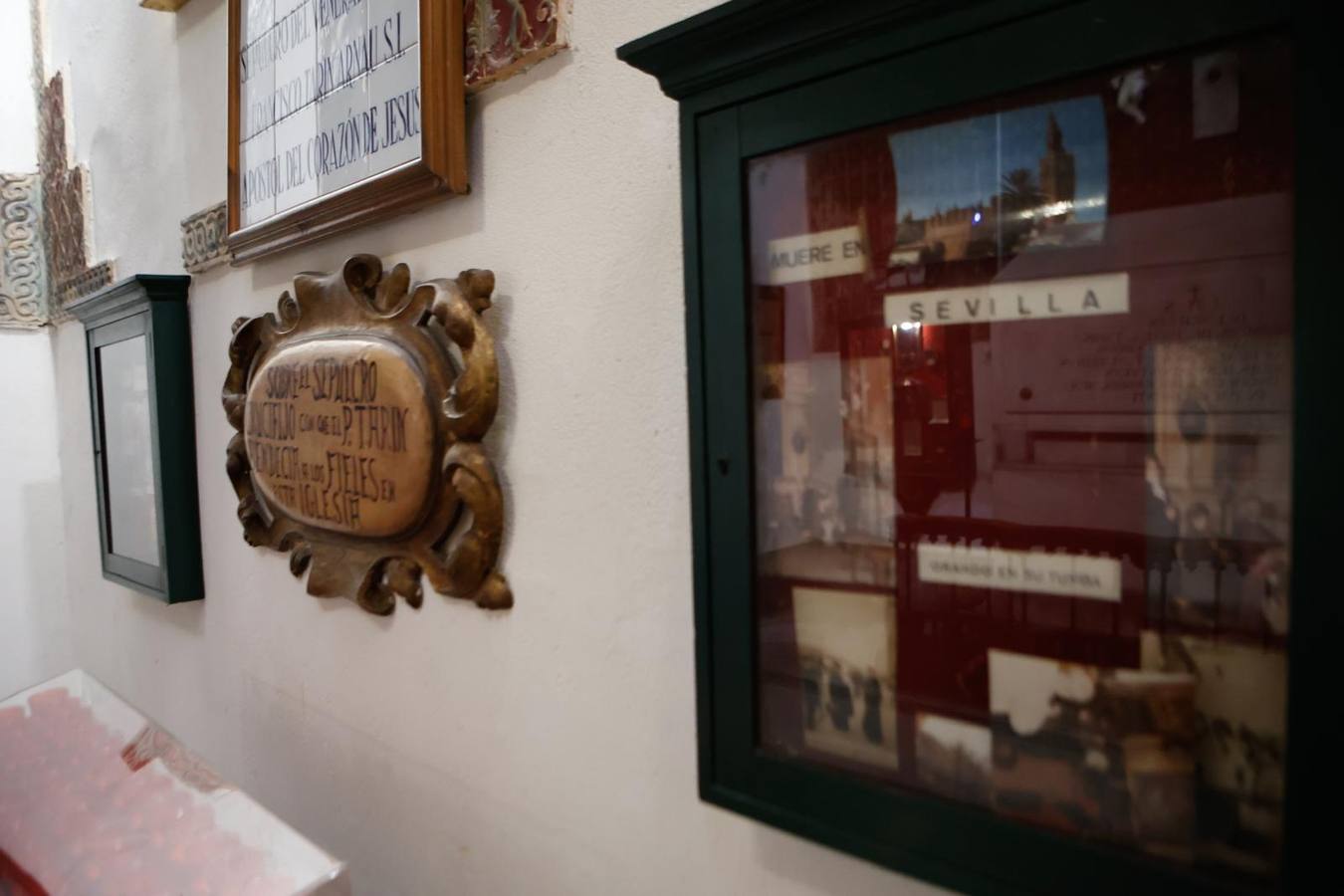 En imágenes, Los Javieres abre la iglesia de los jesuitas a Sevilla