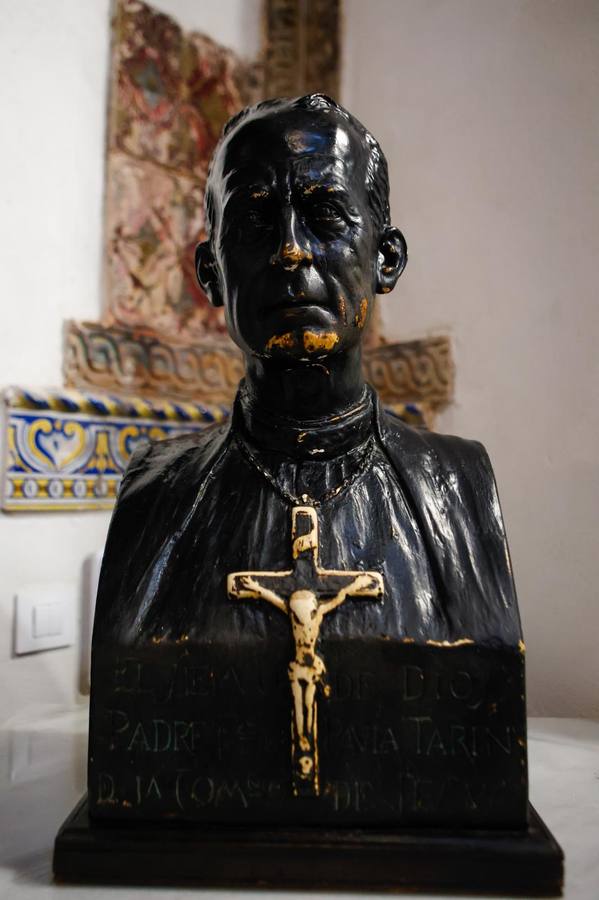 En imágenes, Los Javieres abre la iglesia de los jesuitas a Sevilla